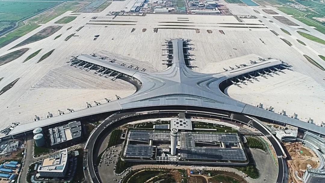 匠造一流東北亞國(guó)際樞紐機(jī)場(chǎng)！中裝建設(shè)“筑”力青島膠東國(guó)際機(jī)場(chǎng)成功試飛